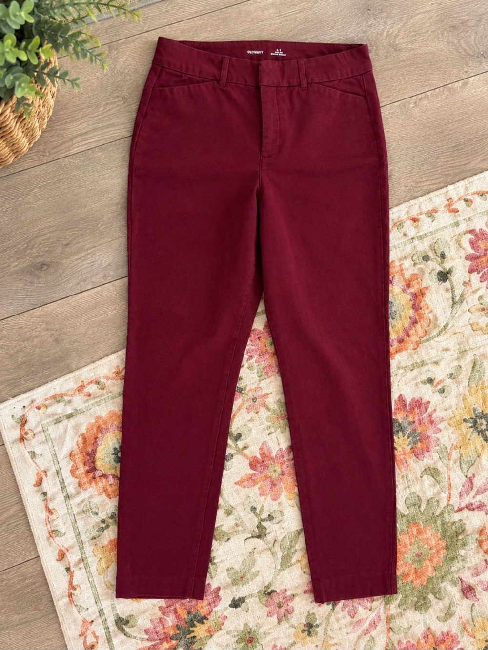 Old Navy Women's Burgundy Wine High Rise Pixie Ankle Pants Size 8
Beautiful Old - Picture 2 of 15